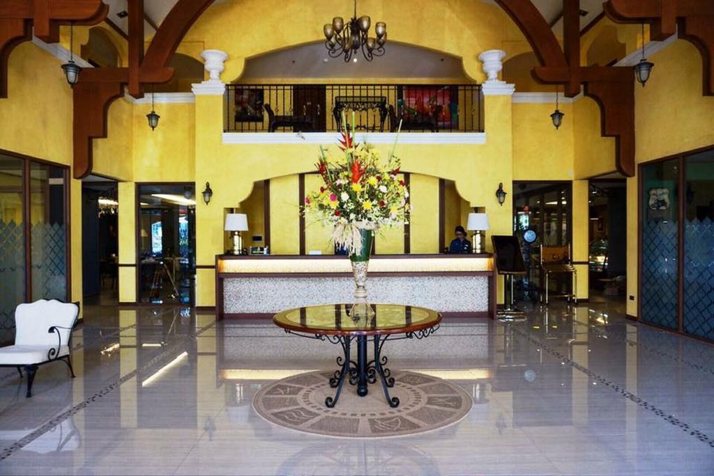 The Pepperland Hotel Legazpi Exterior foto